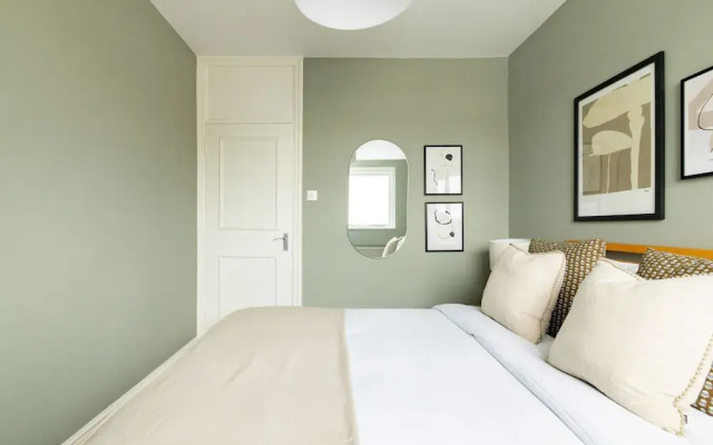 Stylish West Kensington Duplex