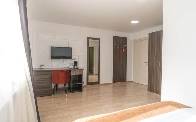 Bliss Hotel and Apartments