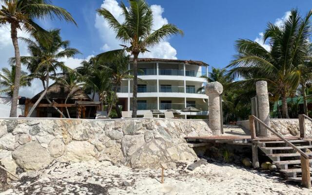 Casa del Puerto by MIJ - Beachfront Hotel