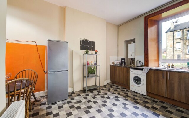 Perfectly Situated Glasgow 2 Bed Apartment