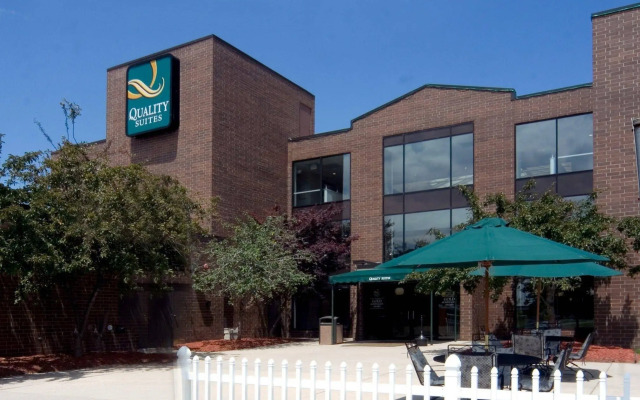 Quality Suites Lansing