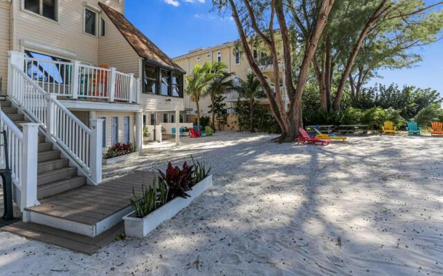 Sunset Beach House - Beach Hugger 2