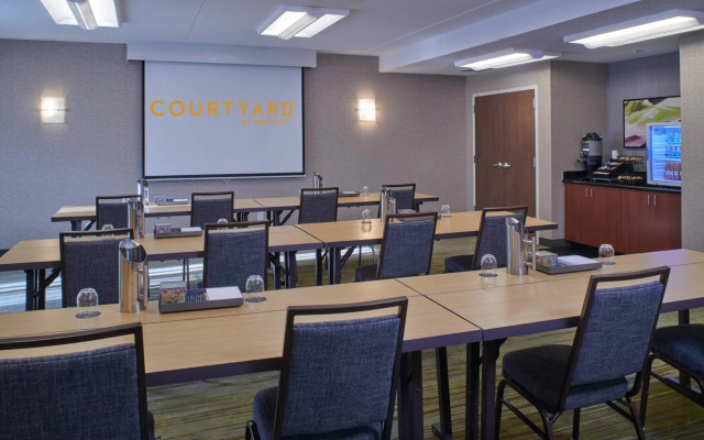 Courtyard by Marriott Indianapolis Castleton