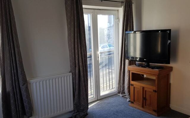 Comfortable 2 Bedroom Apt