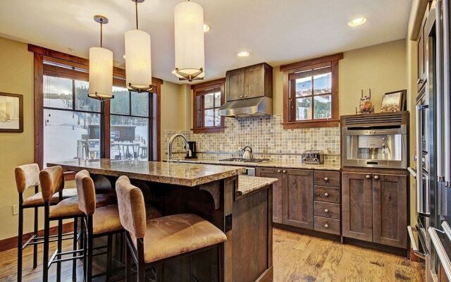 One Ski Hill Place S8309