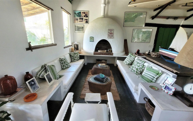 Linda casa com piscina a poucos passos da praia