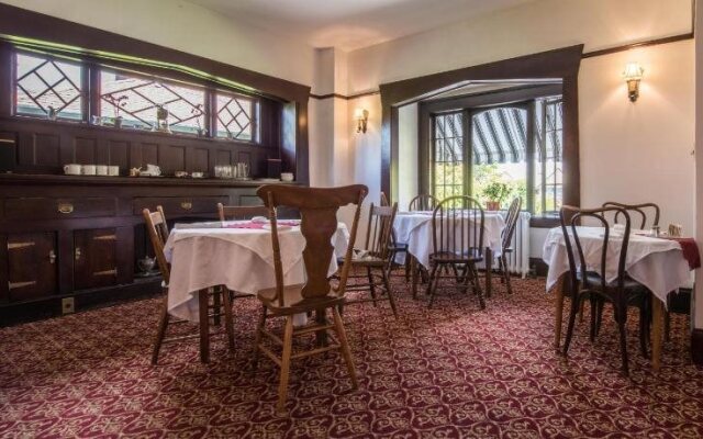 Oak Bay Guest House