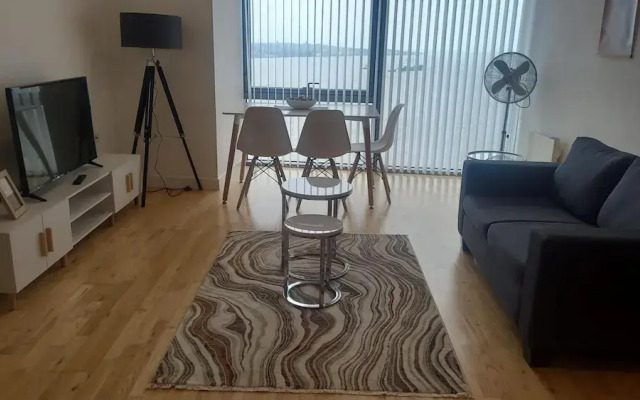 Apartmentsleeps5-city-tv-wifi-seaview