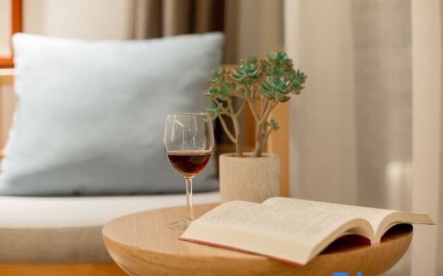 Zhuyouhui·LOFT Hotel (Guiyang Guanshanhu North High-speed Railway Station)