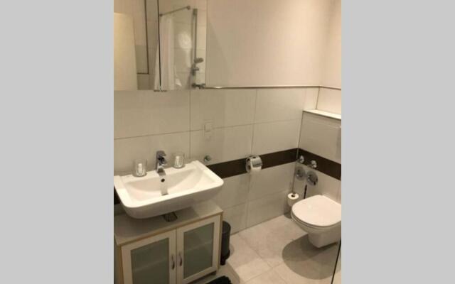 Liverpool · CHILLINGHOUSE # 8, ICE 3 Min. NETFLIX