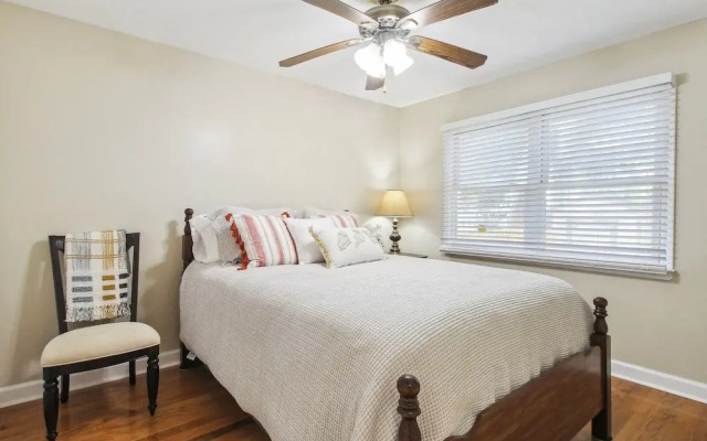 Savannah Home w/ Patio & Grill ~ 2 Mi to Downtown