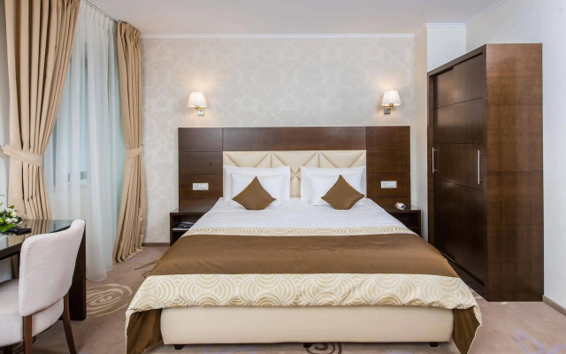 Hotel Coroana De Aur