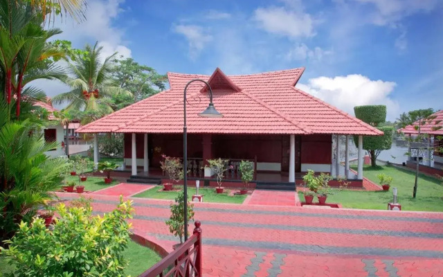 Sterling Houseboats Lake Palace Alleppey