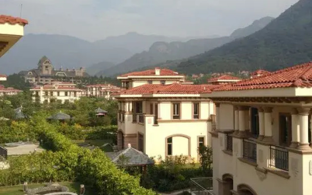 Splendid Xiangjiang Hot Spring Villa