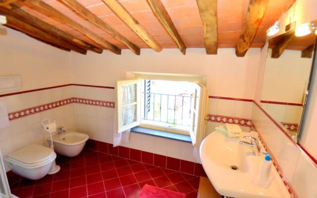 Bright Holiday Home in Pescaglia With Gazebo