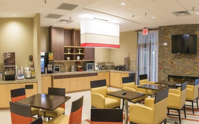 Hawthorn Suites by Wyndham Fargo