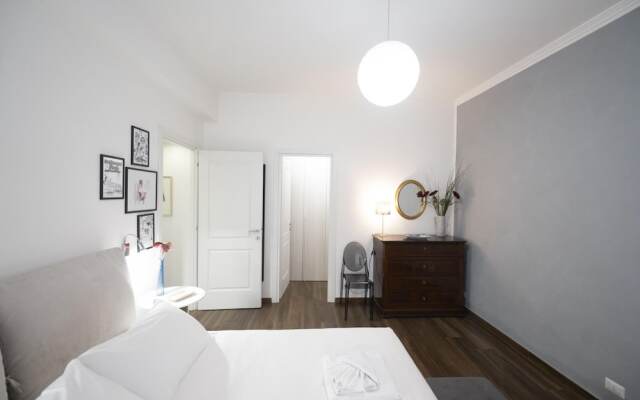 Lovely Design Apartment With Balcony