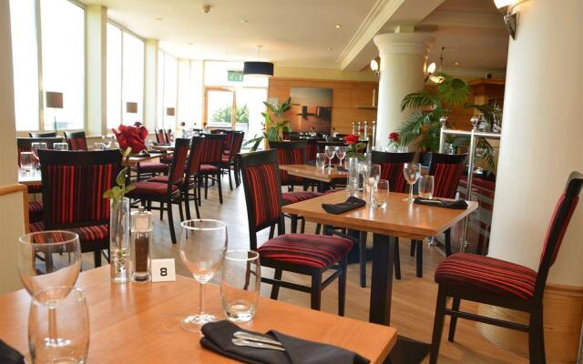 Riviera Hotel & Holiday Apartments