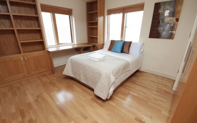 Grand Canal Quay Sleeps 8