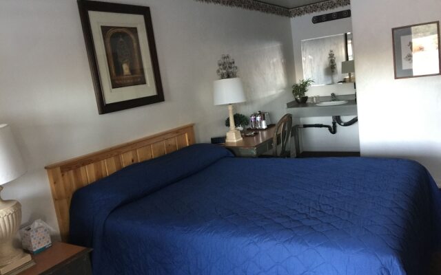 Rustic Inn Motel