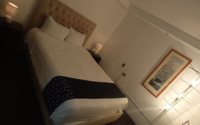 Singular Polanco Goldsmith