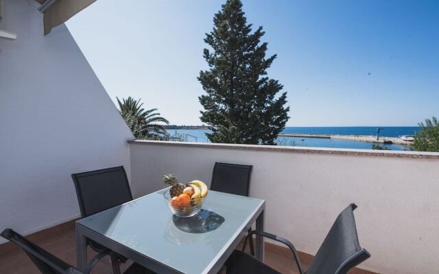 Apartments by the Sea Semy