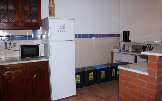 Ericeira Chill Hill Hostel & Private Rooms - Peach Garden