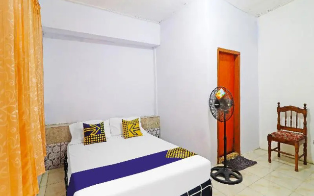 SPOT ON 91222 Kanjeng Mami Homestay Syaria