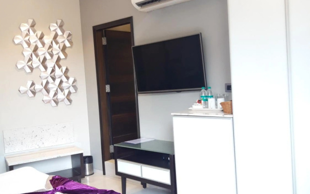 The Flora Grand