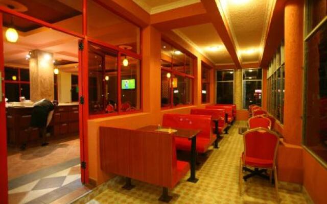 Airport Seasons Hotel