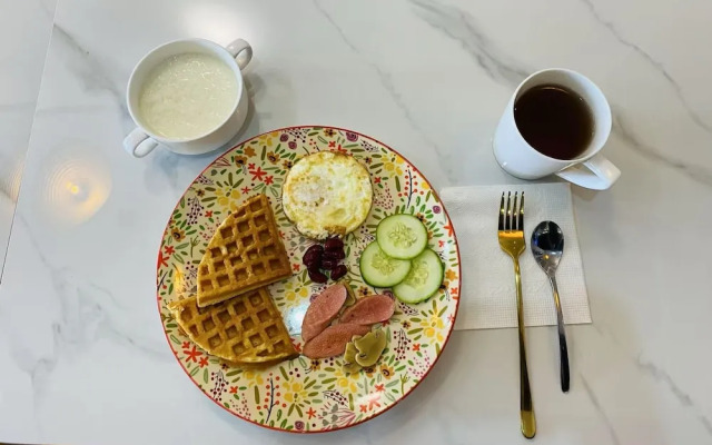 Eagle Town Service Apartment