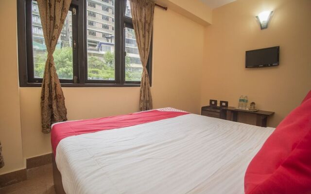 OYO 18455 Hotel Golden Shangrila
