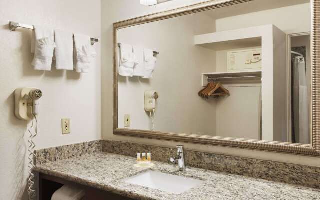 Days Inn by Wyndham Oceanside