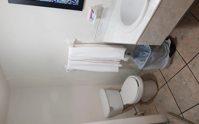 Uke Inn Hotel & Suites