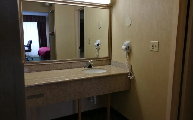 Mystic River Hotel & Suites