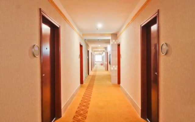 Yaqi Business Hotel (Hefei High-speed Rail South Station North Square)