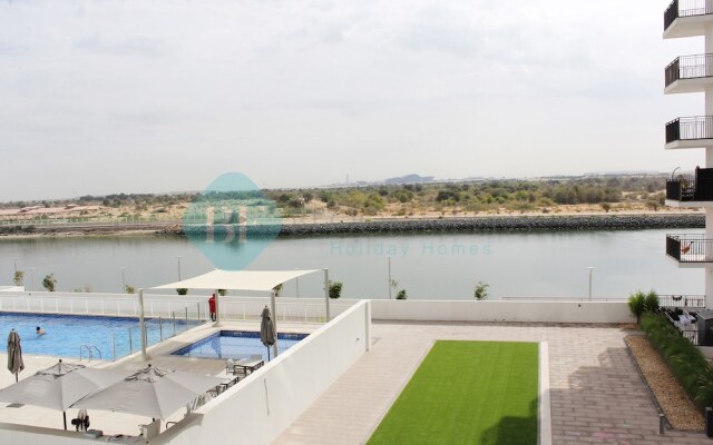 Stunning canal view apartment Yas island