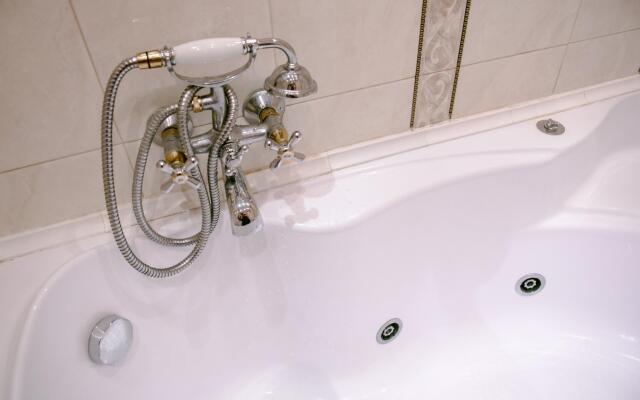 Золотой ключ на улице Авиаторов 25