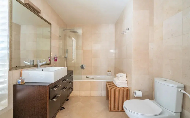 Bright and Clean Rothchild Quarter