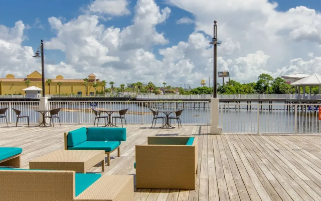 Laketown Wharf By Blueswell