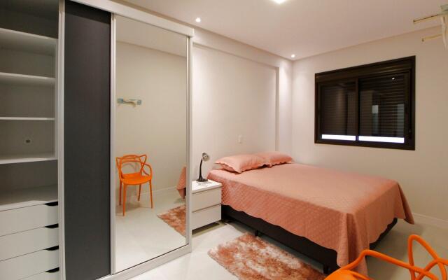 1087 Novíssimo apto na praia de Bombinhas