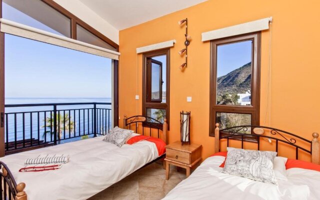 Kallinousa Beach Villa
