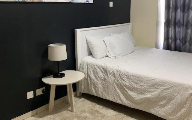 Peaceful and Lovely 1 bedroom with a city view.