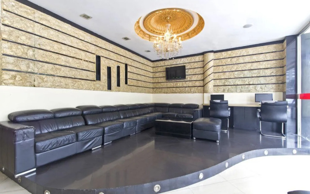 OYO 108 Golden Palace Hotel