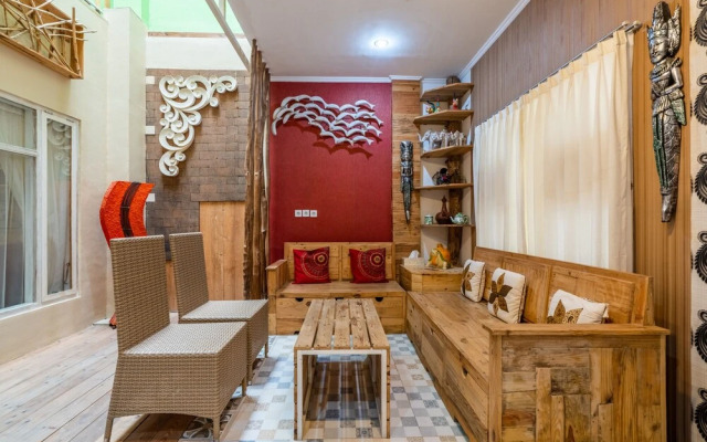 Jimbaran Cozy House & Bunk Bed