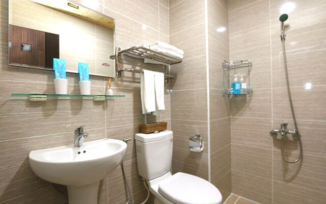 Girlfriends' Homestay