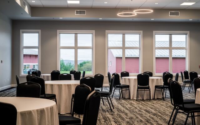 Amsterdam Inn & Suites, an Ascend Collection Hotel