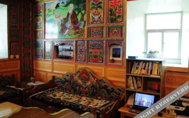 Zhuoma Renjia Youth Hostel