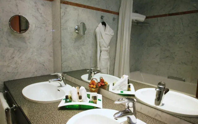 Doubletree By Hilton Paris Bougival