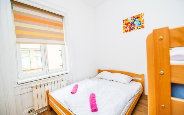 Modern Room for 4- Artistic Guesthouse-main Street
